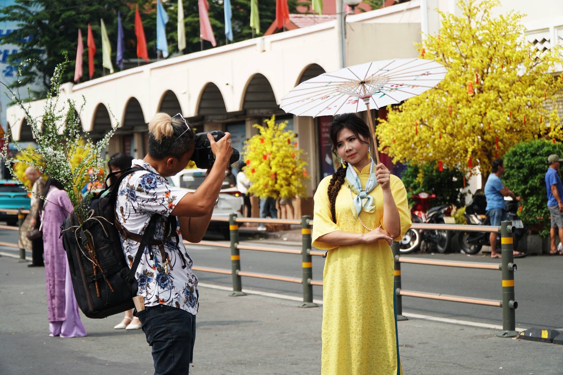 Dress smart, explore freely – solo traveler style